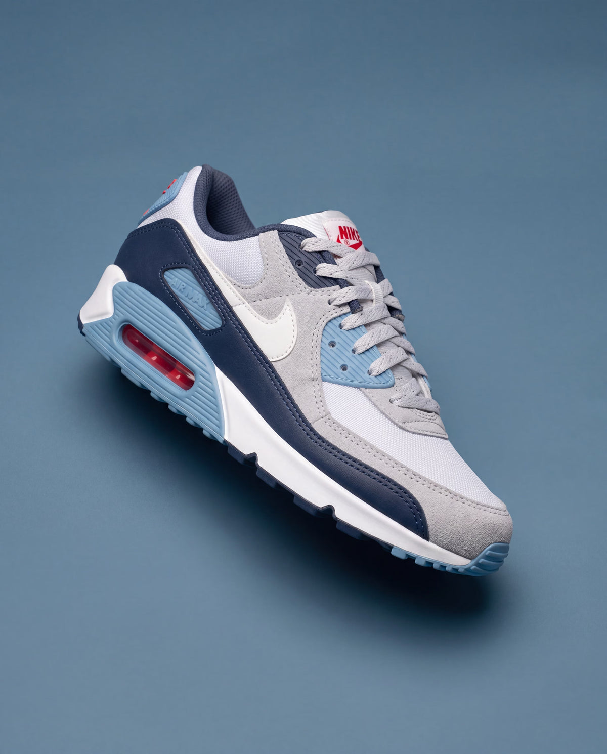 Nike Air Max 90 'Geyser Grey': een ingetogen grijs-blauwe uitvoering voor het najaar van 2026