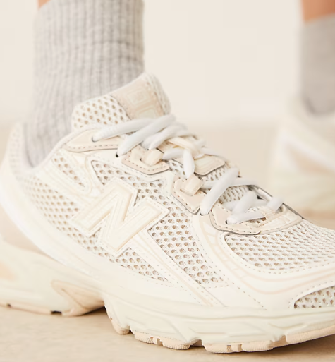 New Balance 740 Beige