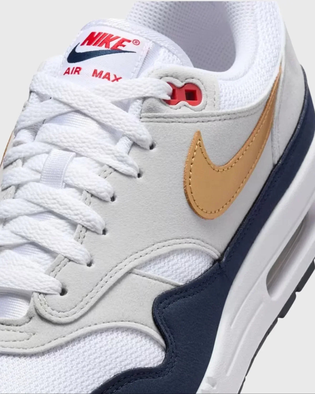 Nike Air Max 1 Olympic close-up van swoosh en middenzool