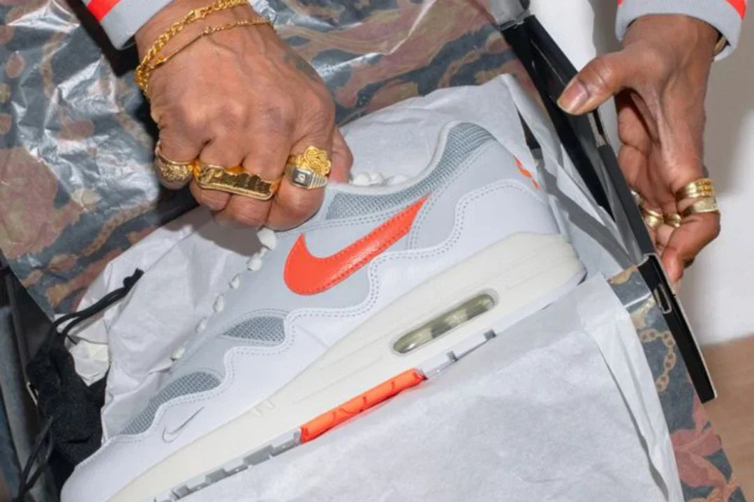 Patta en Nike brengen ingetogen Air Max 1 Wave ‘White Hyper Crimson’ uit op Air Max Day