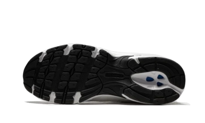 Close-up van het N-logo op een New Balance 530 White Black