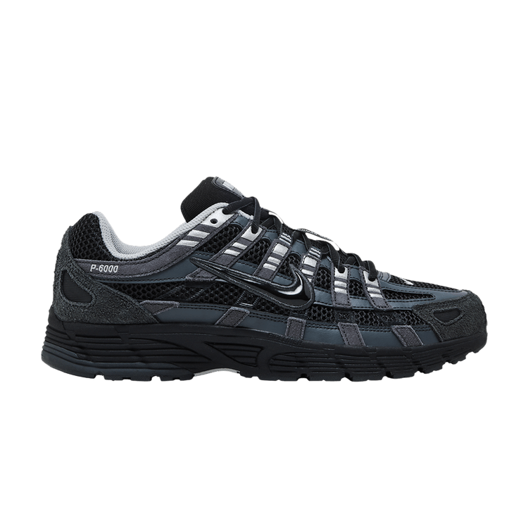 Nike P-6000 'Anthracite Chrome' HF0015-002 in antraciet suède met zilveren details