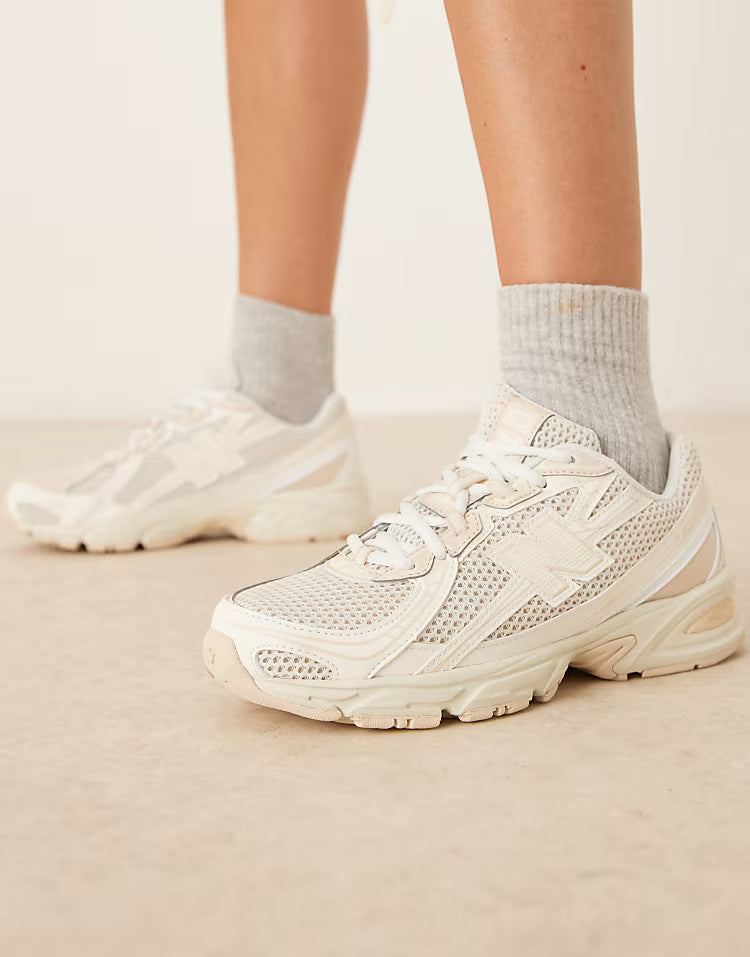 New Balance 740 Beige