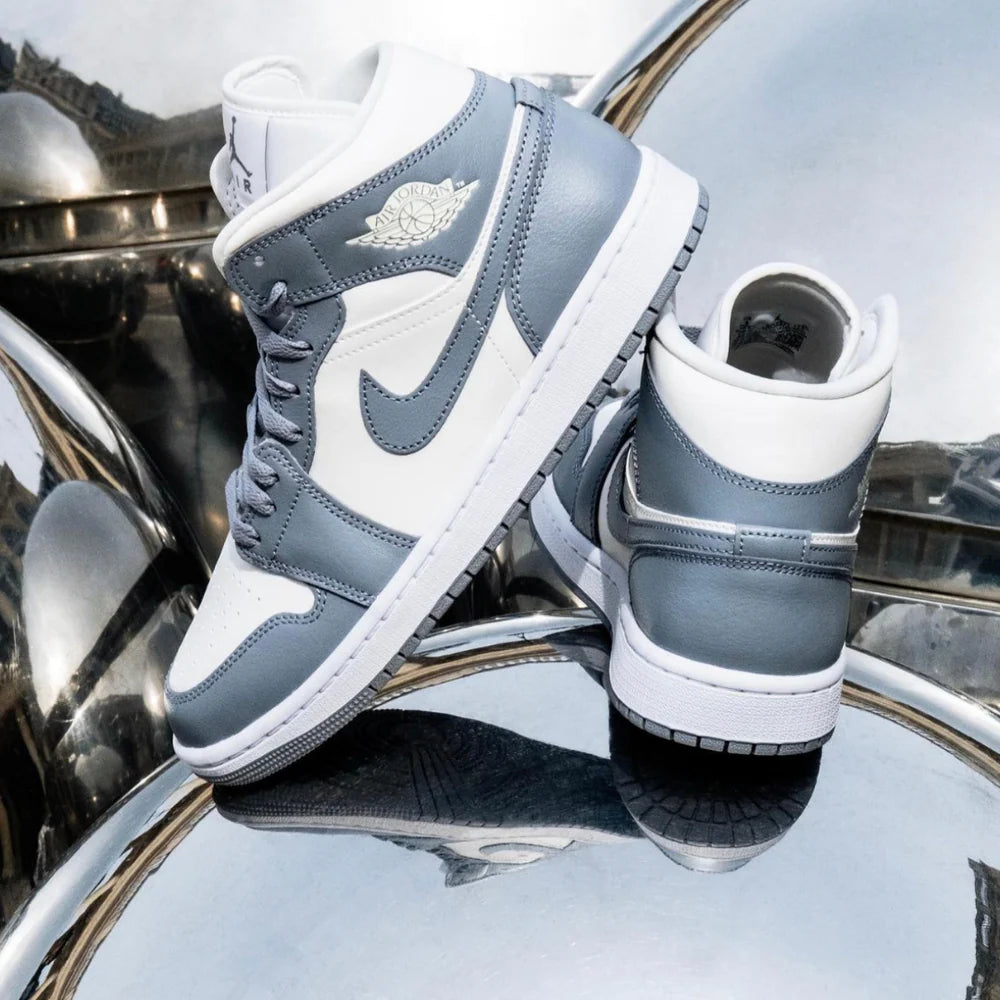 Wmns Air Jordan 1 Mid 'Stealth'
