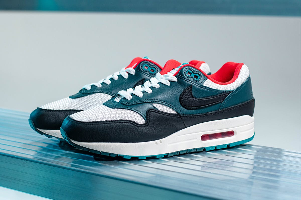 Men's LeBron James x Liverpool F.C. x Nike Air Max 1 'Third Kit'