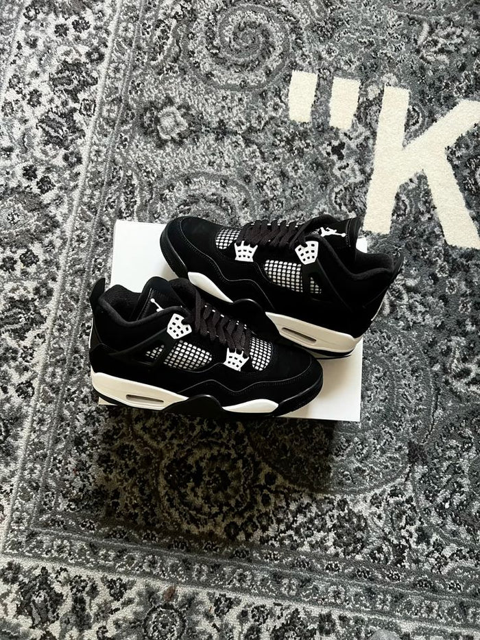 Air Jordan 4 Retro 'White Thunder'