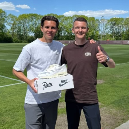 Victor Jensen van FC Utrecht bij Noah Utrecht Sneakers met Nike Air Max 1 Patta White Waves