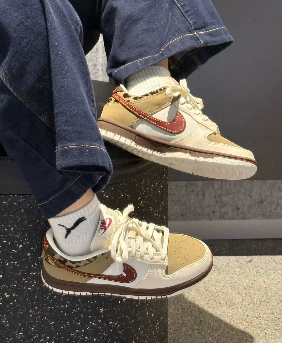 Nike Wmns Dunk Low 'Khaki Team Red'
