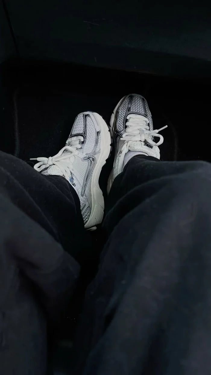 Nike Wmns Air Zoom Vomero 5 'Photon Dust Metallic Silver'