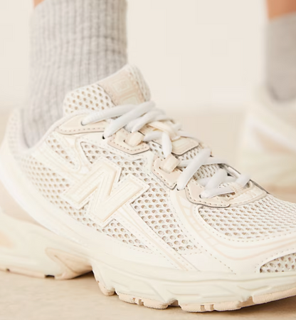 New Balance 740 Beige